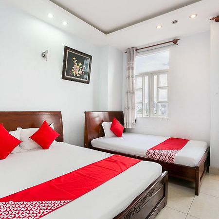 Oyo 130 Tuan Long Hotel Хошимин Экстерьер фото
