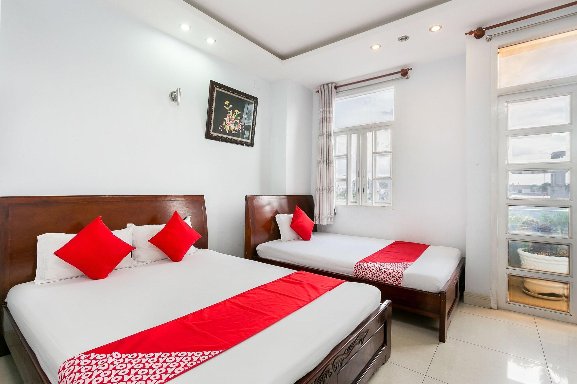 Oyo 130 Tuan Long Hotel Хошимин Экстерьер фото