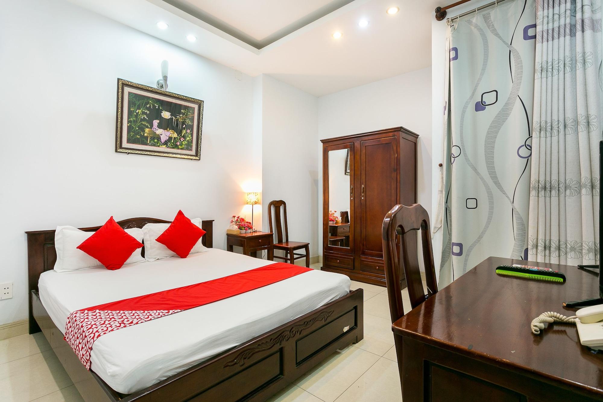 Oyo 130 Tuan Long Hotel Хошимин Экстерьер фото