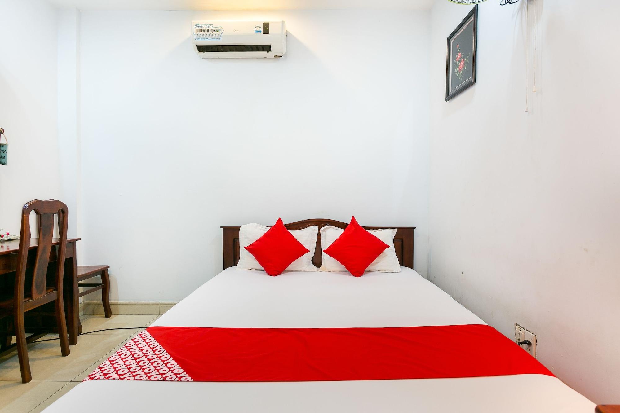 Oyo 130 Tuan Long Hotel Хошимин Экстерьер фото