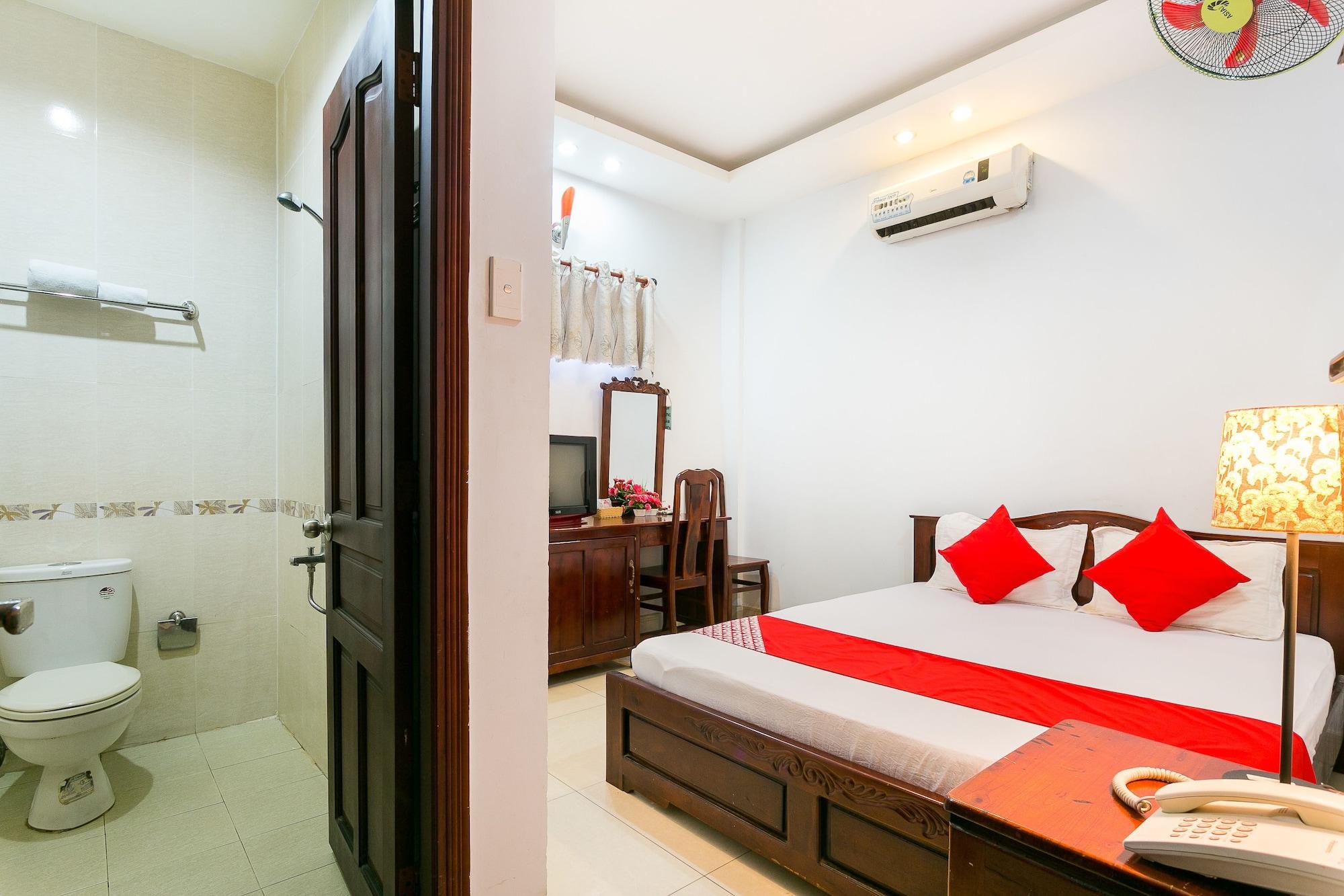 Oyo 130 Tuan Long Hotel Хошимин Экстерьер фото