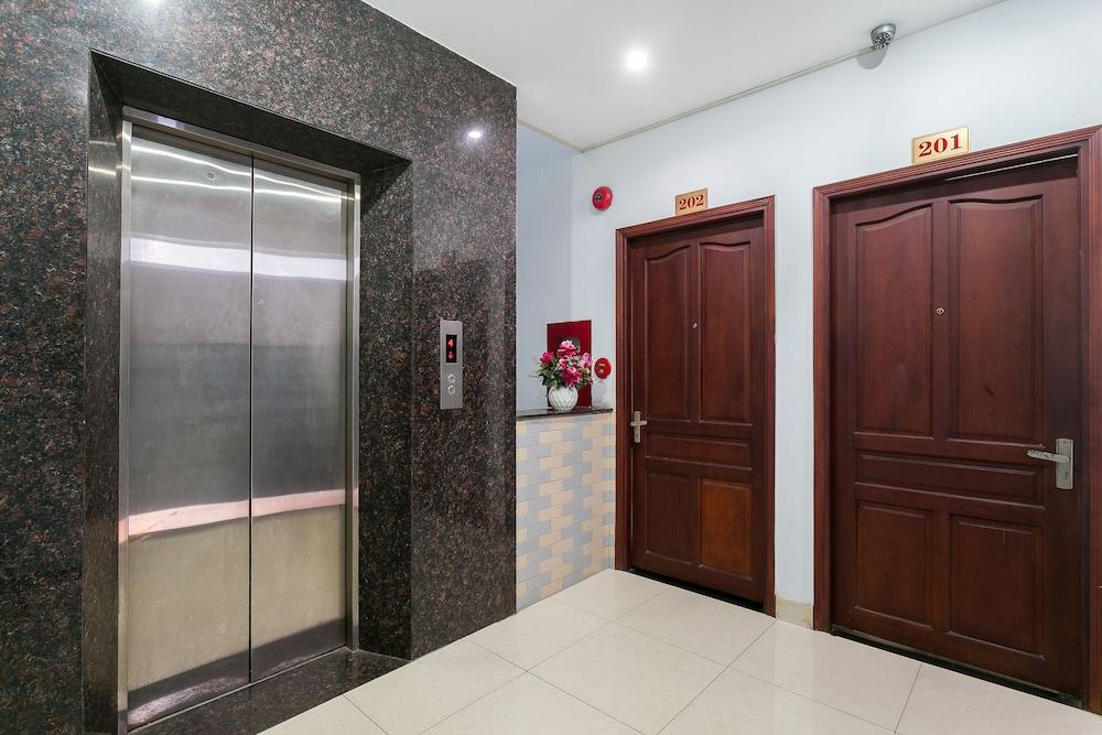 Oyo 130 Tuan Long Hotel Хошимин Экстерьер фото