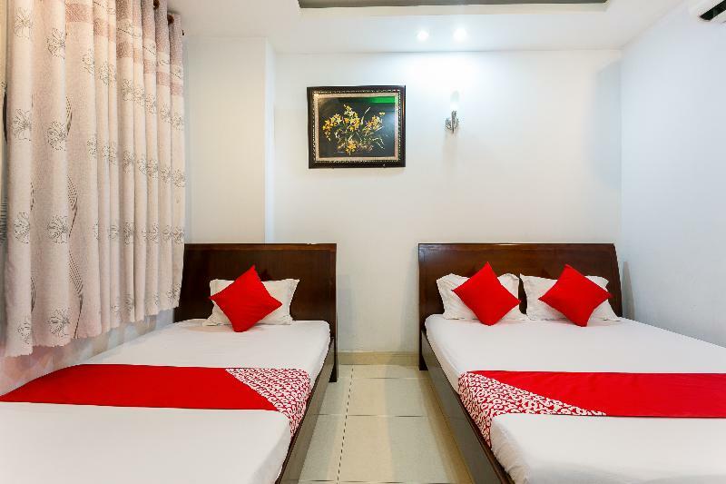 Oyo 130 Tuan Long Hotel Хошимин Экстерьер фото