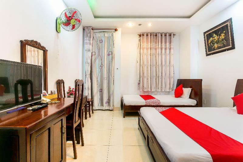 Oyo 130 Tuan Long Hotel Хошимин Экстерьер фото