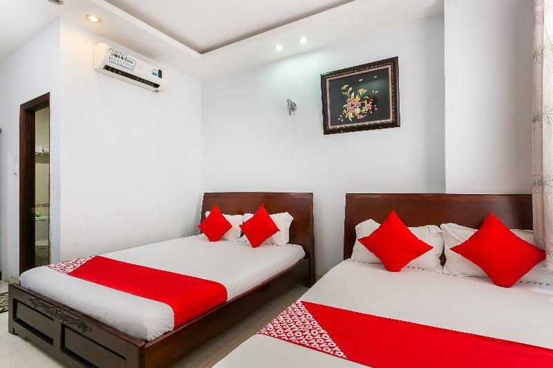 Oyo 130 Tuan Long Hotel Хошимин Экстерьер фото